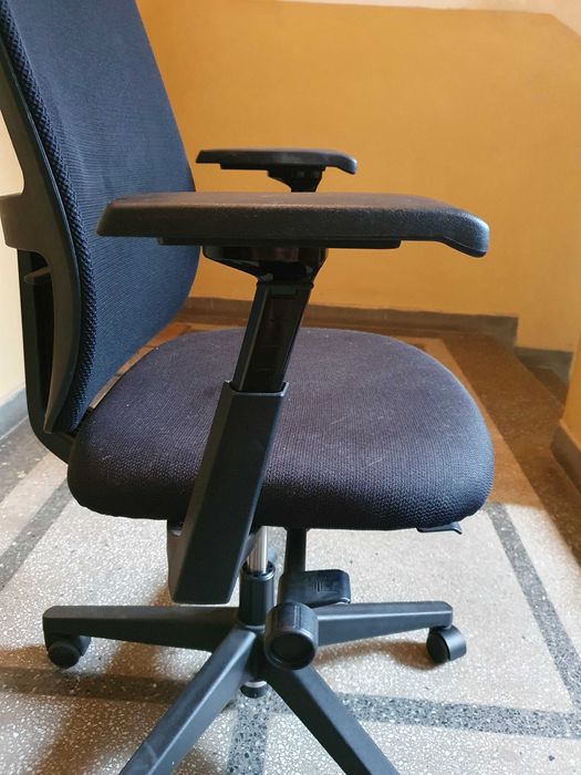 Офис стол Haworth Lively Black