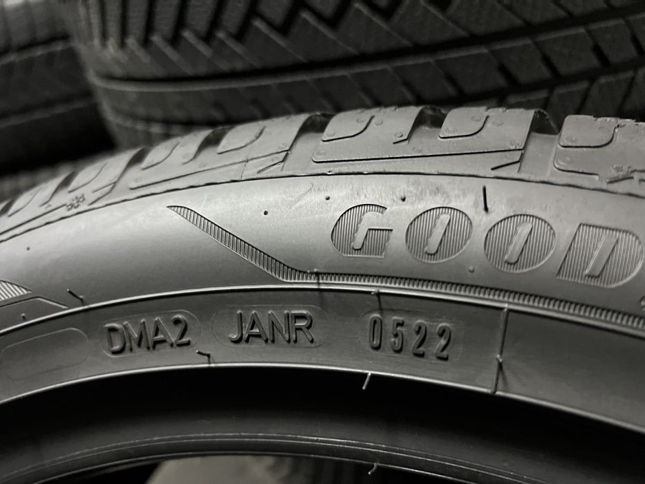 Като Нови! 245/45/19 Good Year