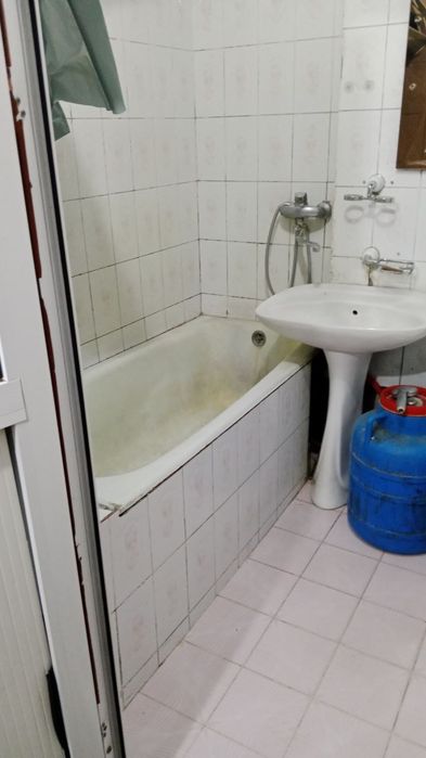 Арендага 2 хона 1 этаж Азиз бозор олдида жойлашган.Агентство