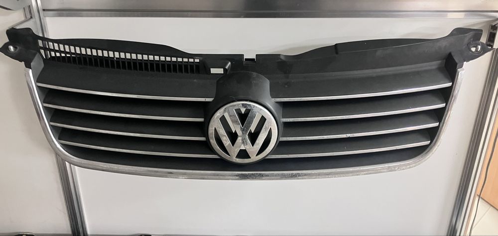 Grila originala Volkswagen Passat B5.5