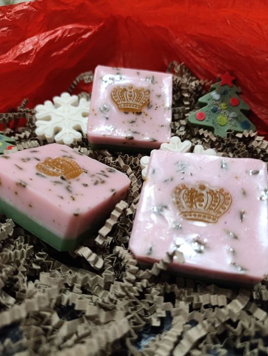 Натурални ръчно изработени сапуни с козе мляко