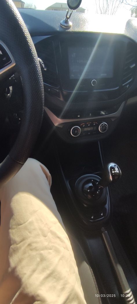 Lada Vesta sotiladi tayyor qora