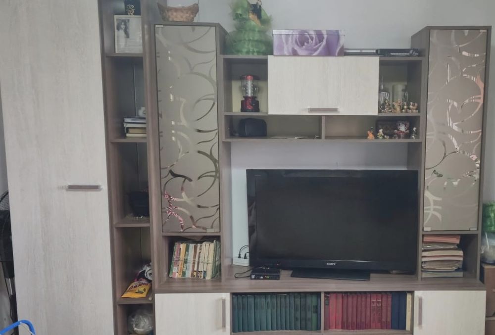 Продам спальный гарнитур, шкаф купе для прихожей и стенку