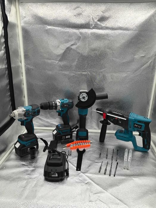 Set scule Matrix Brushless 68V 6.0Ah, 4 piese cu acumulatori – 799 lei