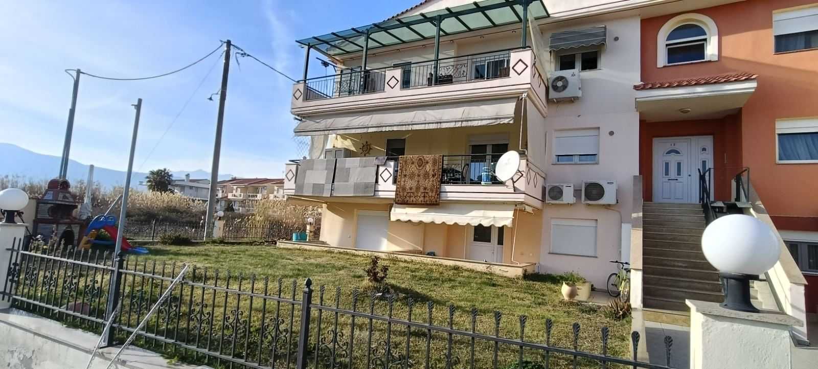 ПРОДАВА Апартамент с площ в Неа Перамос, Кавала