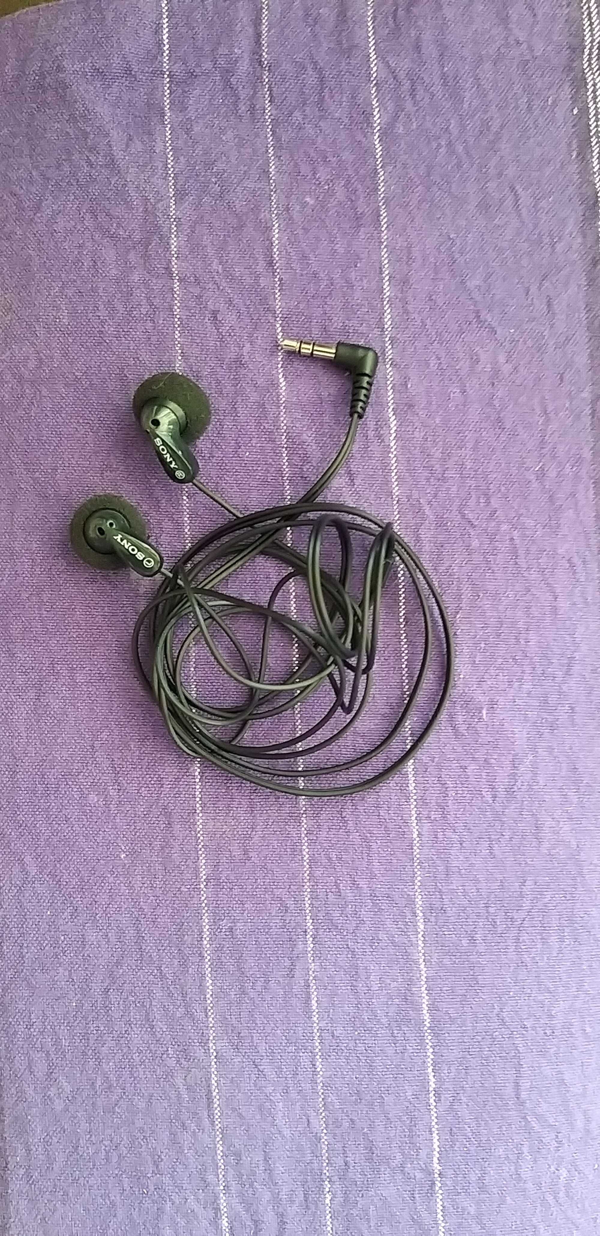 Hands free / earphones