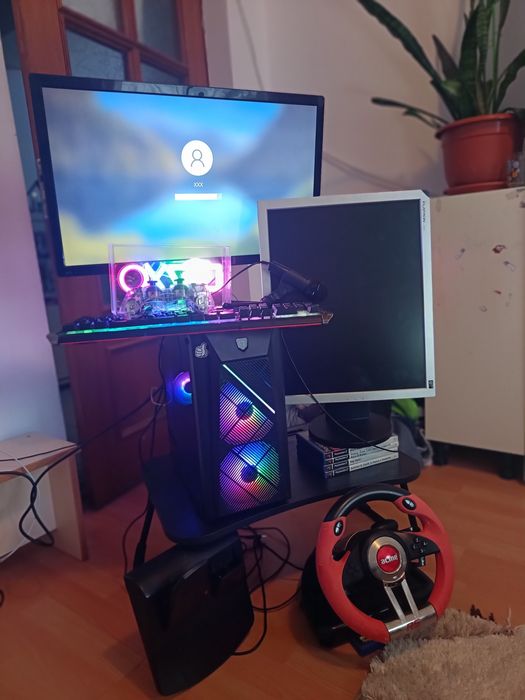 Kit gaming 2 monitoare PC gaming, volan,tastatura etc.