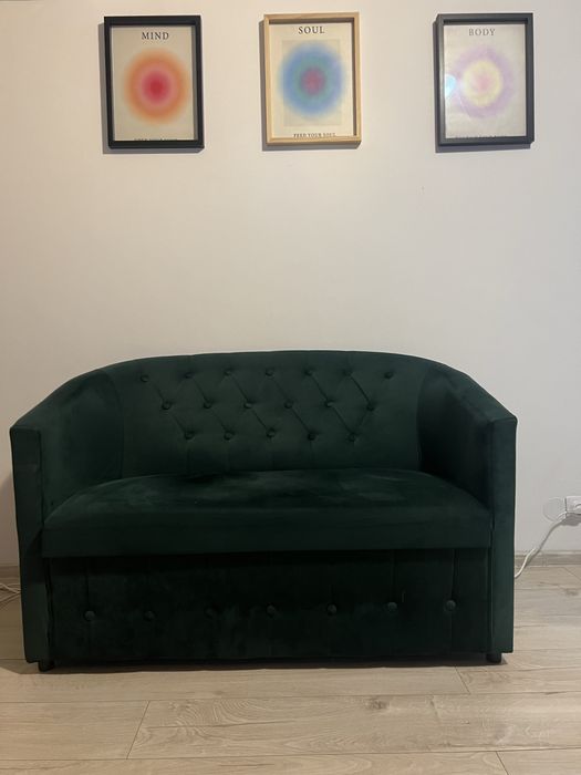 Canapea verde smaralad