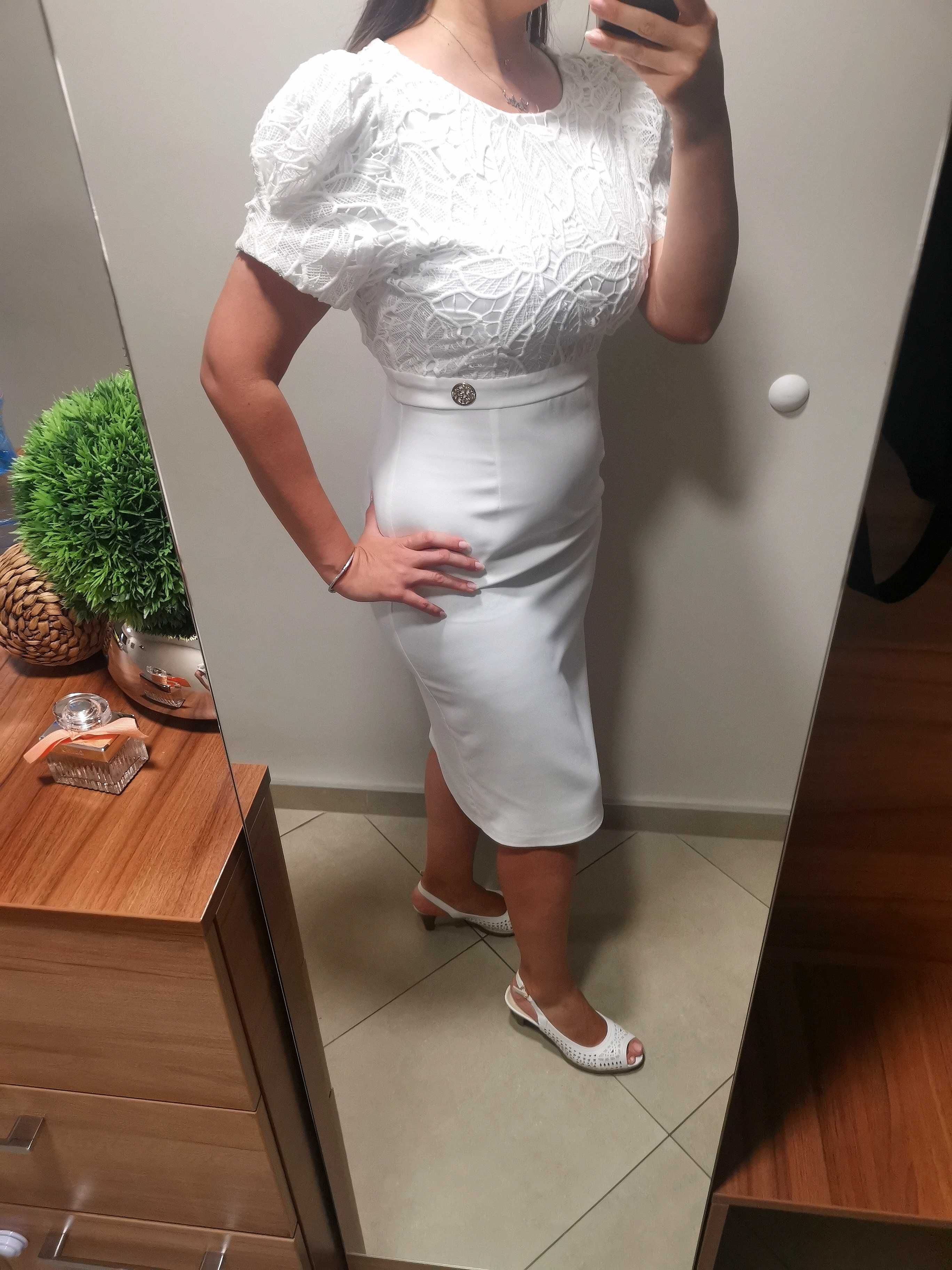 Красива бяла рокля с дантела