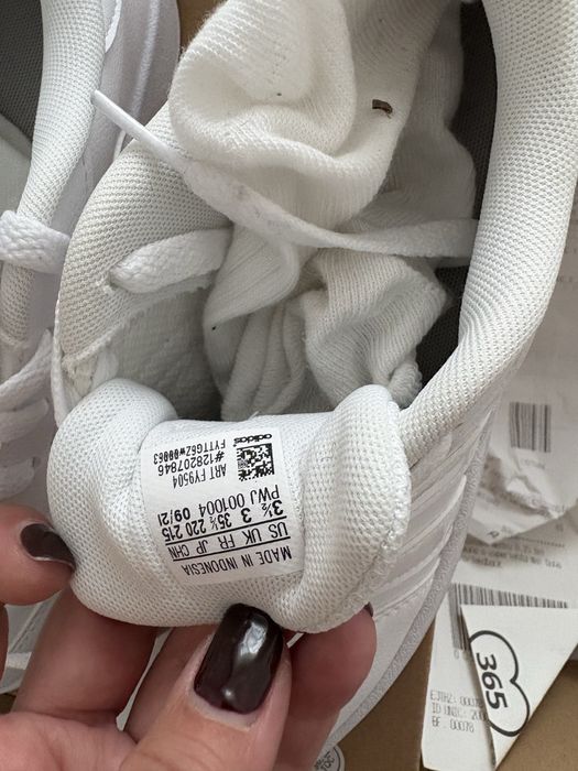 Vand pantofi sport Adidas nou alb