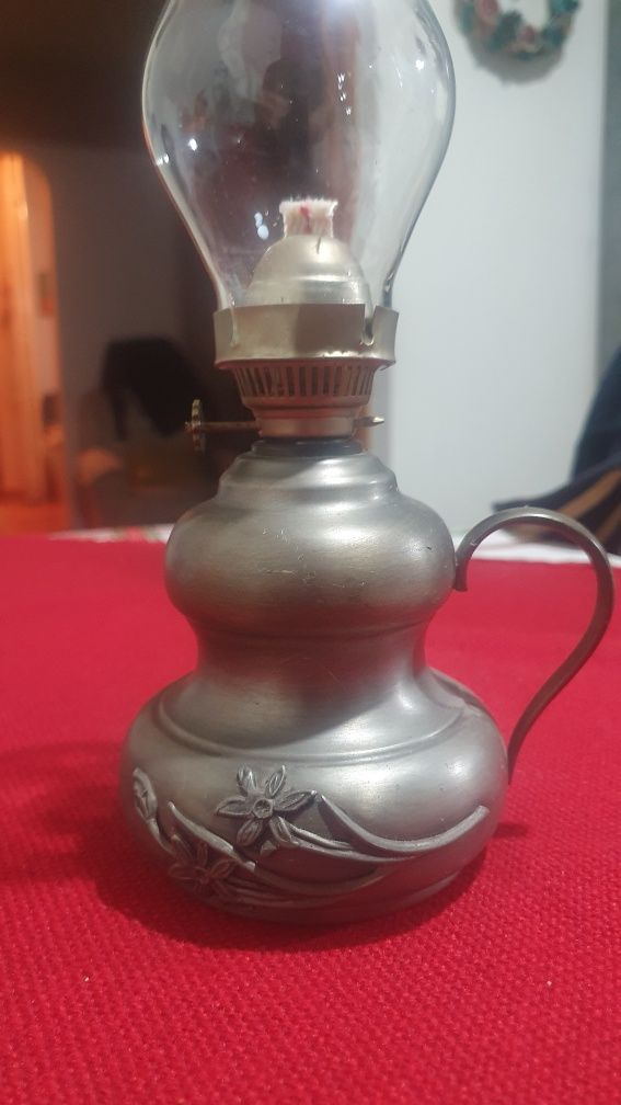 Lampa cu petrol din staniu si sticla