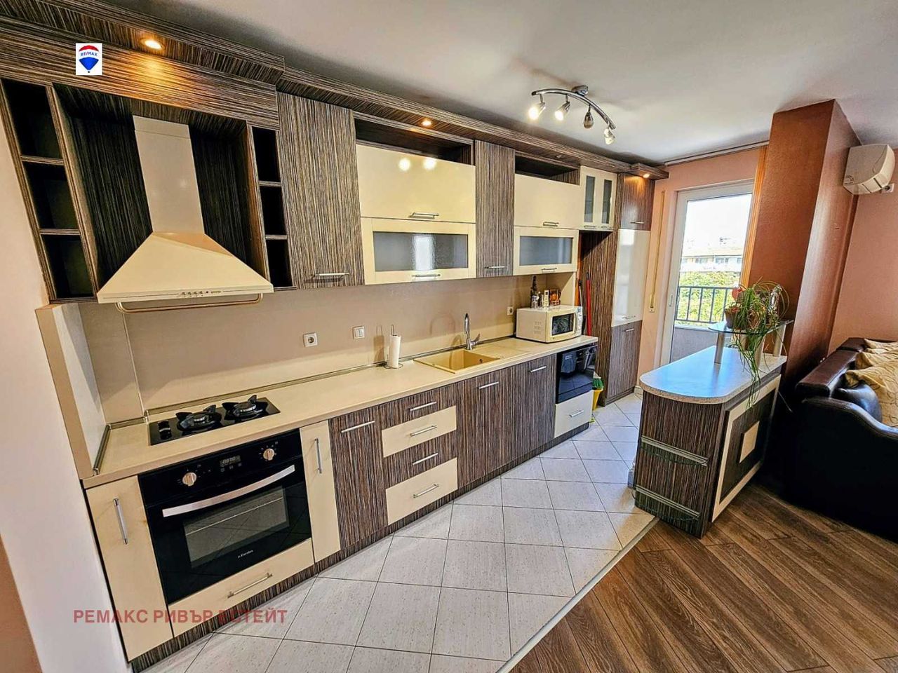 Дава се под наем Тристаен апартамент в Русе, Хъшове - 125 кв.м за 408 € - Снимка #2