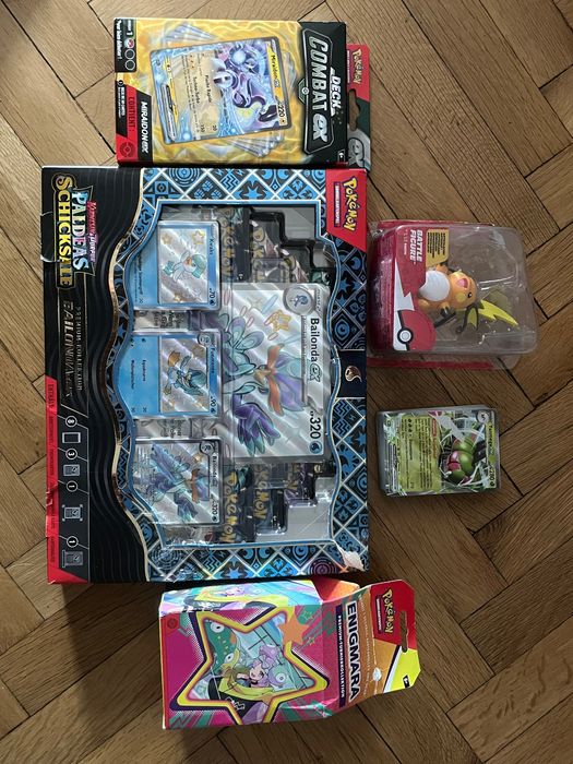 Pokemon карти и играчка