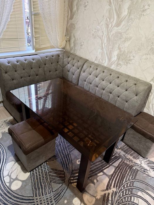 продается комплект диван вместо со столом