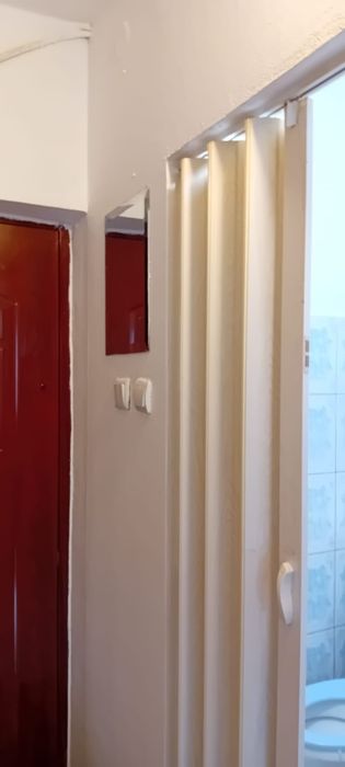 De închiriat garsonieră (camera de calin)