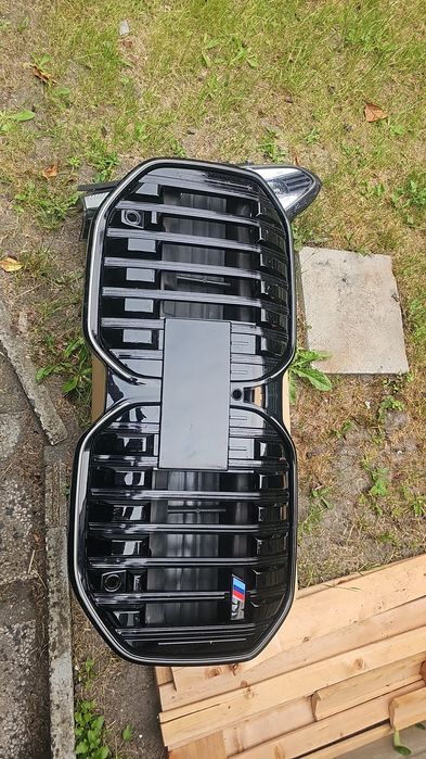 Vând 2 seruri faruri CRISTALE  BMW Seria7 +Grila ICONGlow  M luminata