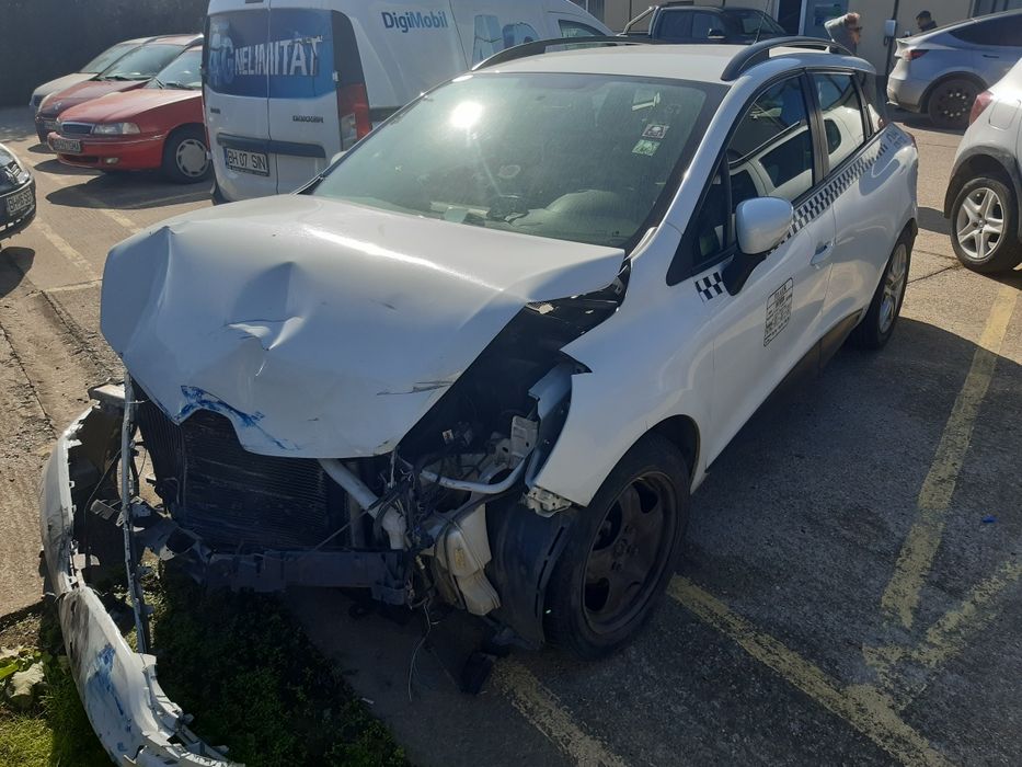 De vanzare renault  clio 0.9 benzina avariata