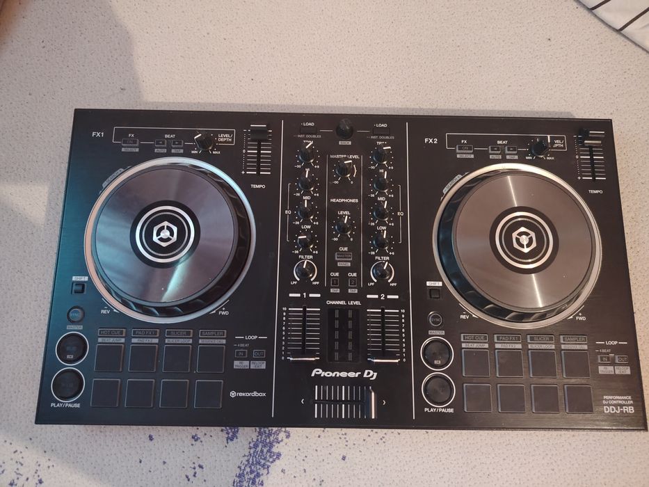 Consola Pioneer DDJ RB + căști Sennheiser HD 25 plus