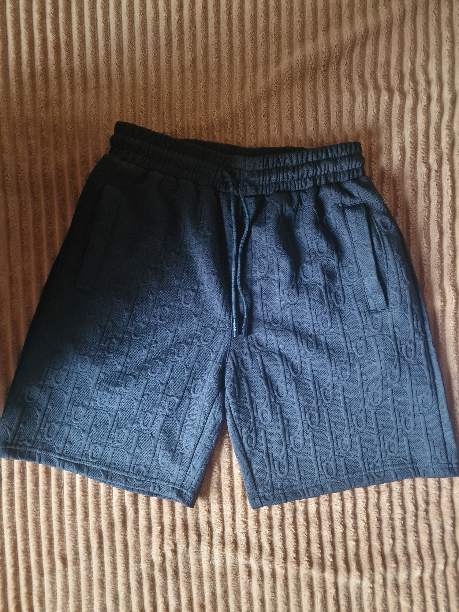Pantaloni dior .