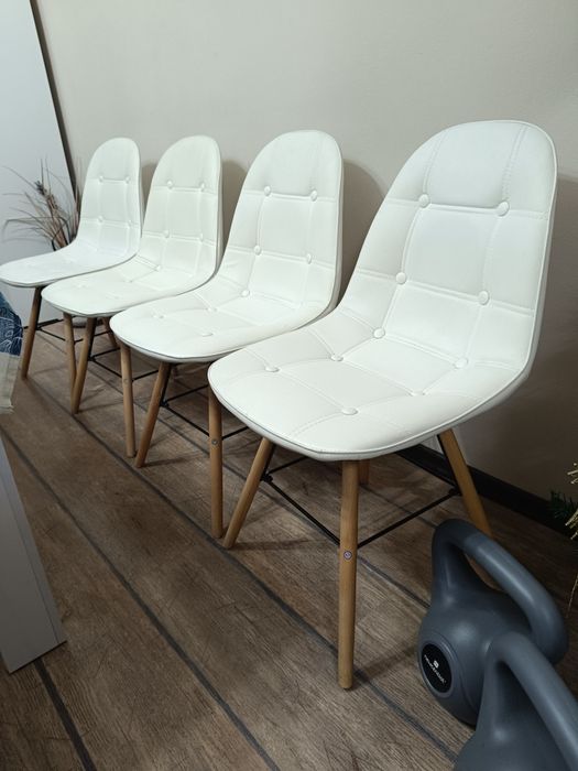 4 броя трапезни стола