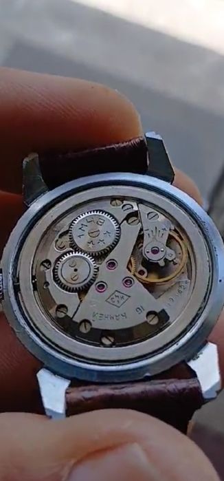 Ceas mecanic sovietic Sputnik 2408, anii ’50, model rar, 16 rubine.