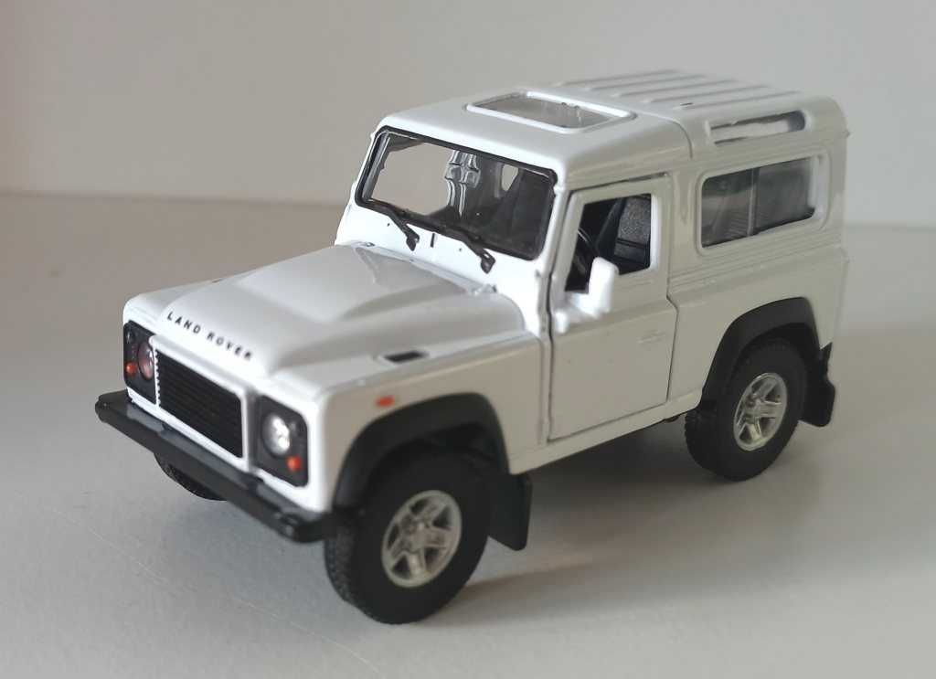 Macheta Land Rover Defender 90 2015 - Welly 1/36