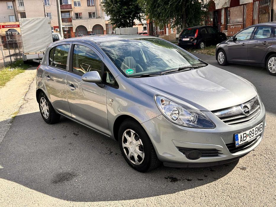 Opel Corsa 2010  .