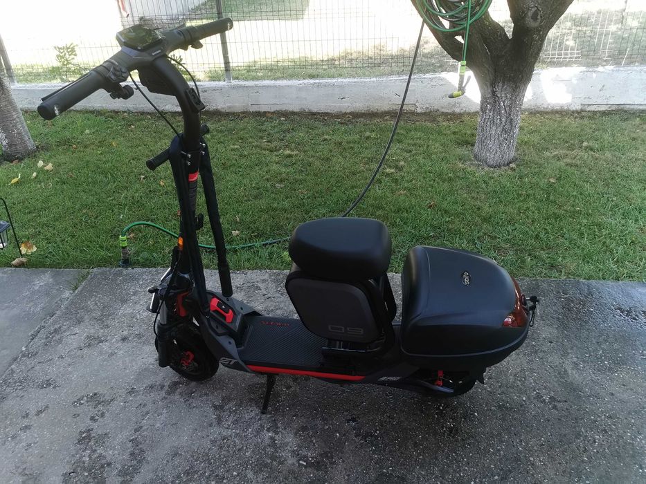 Vând trotineta electrica Segway ZT3 Pro