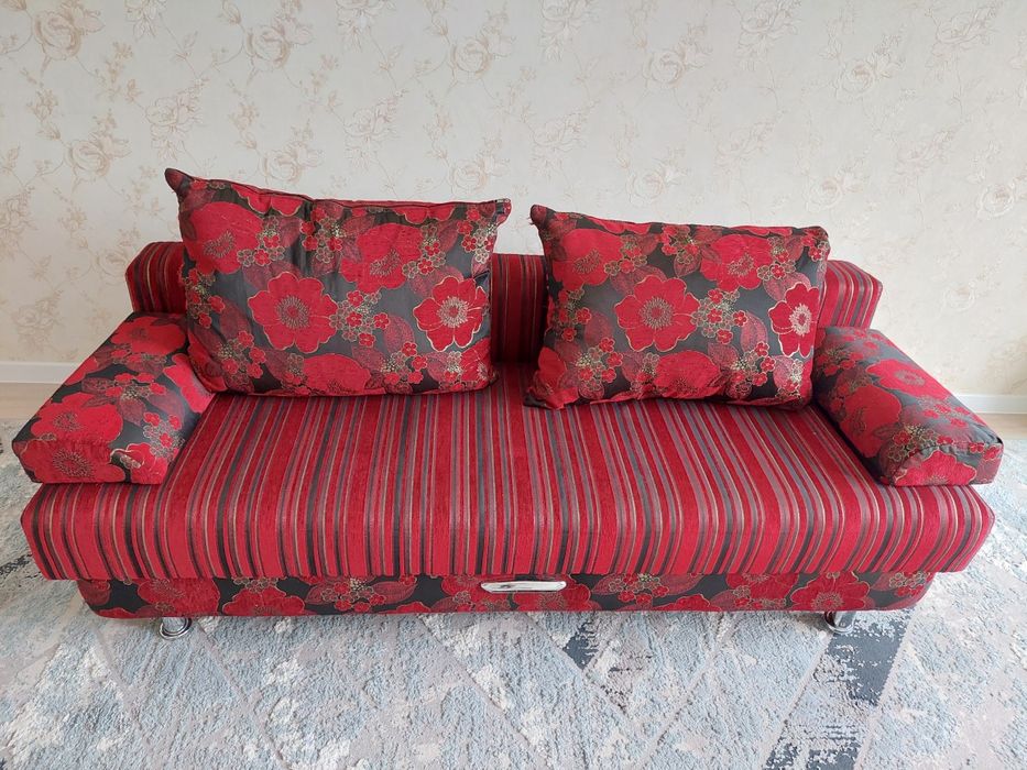 Продается диван. Срочно.