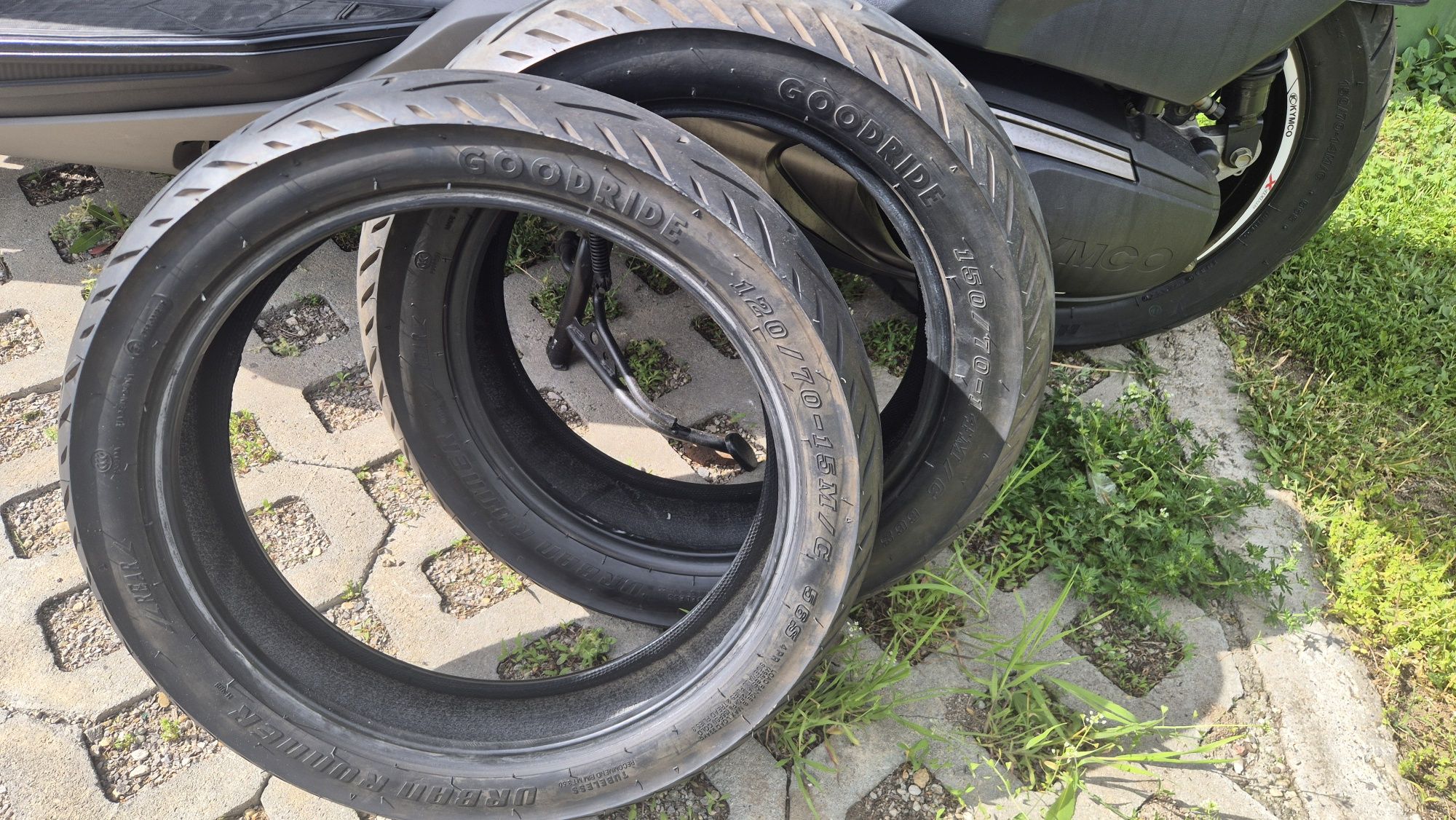 Гума за скутер Goodride 120/70/15
