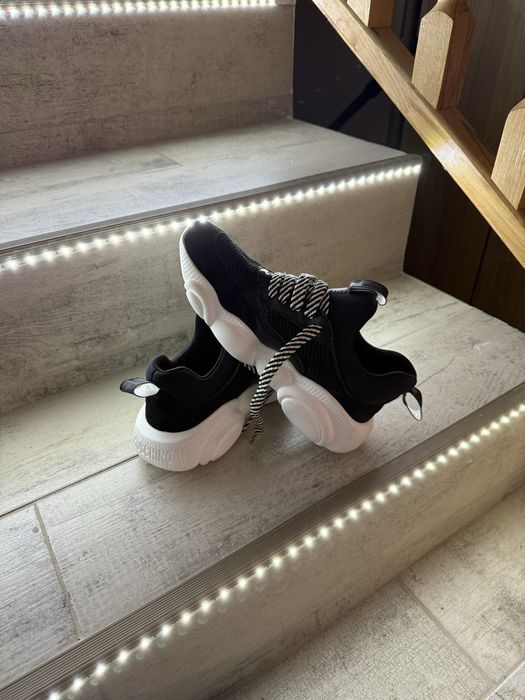 Vand adidadi Moschino Teddy nr.36