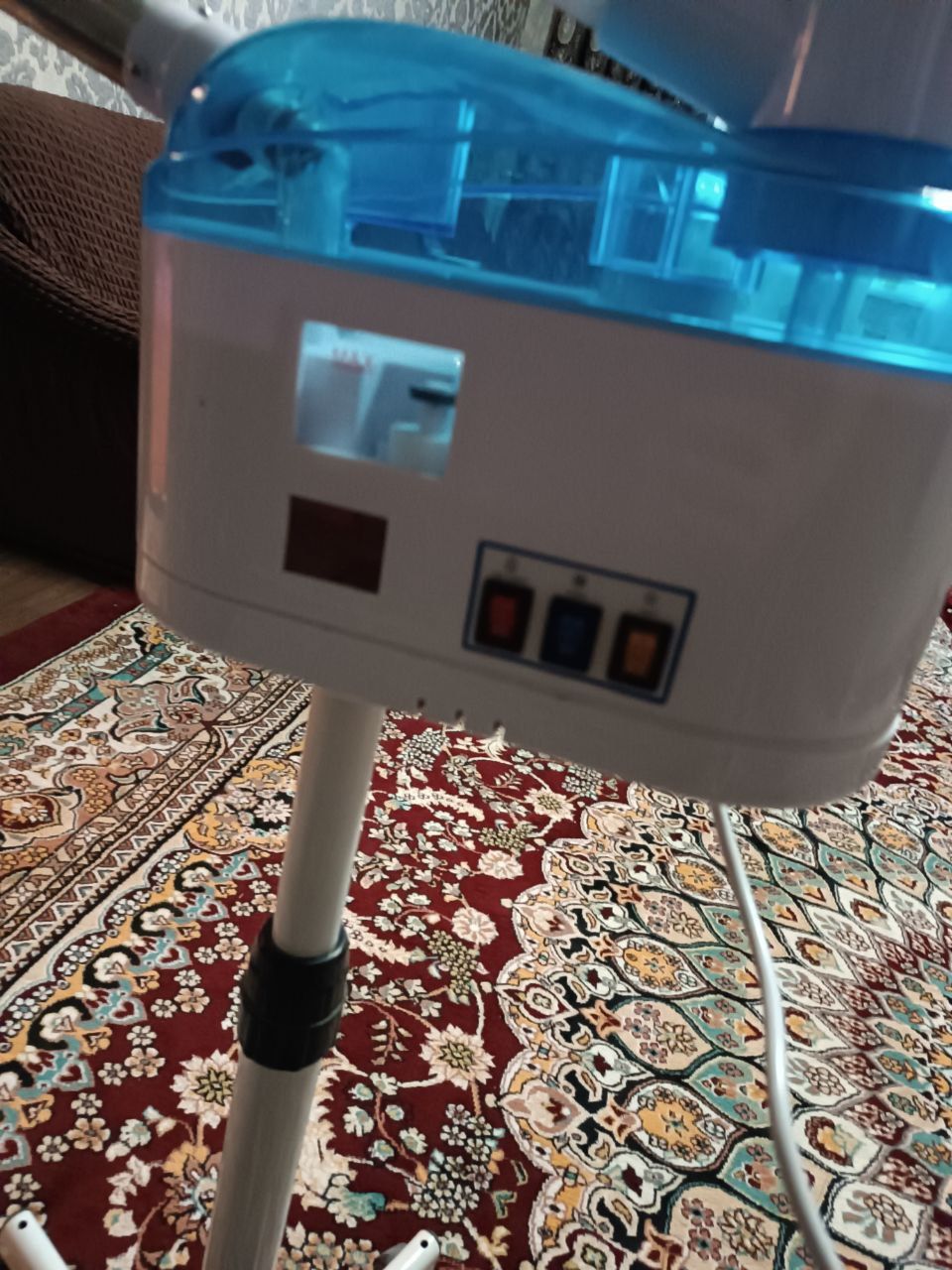 Salon jihozlari, par purkaydigan aparat bilan stul