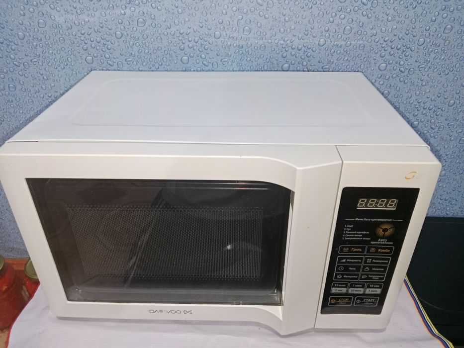 Продаётся микроволновка хорошо работает один месяц гарантии есть