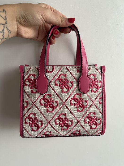 Малка дамска чанта Guess