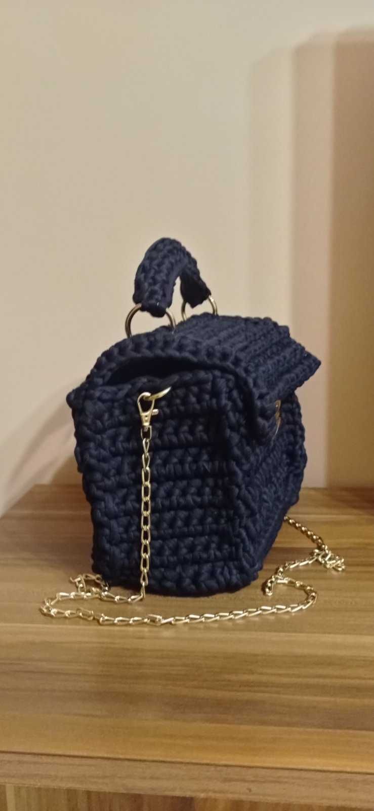 Дамска чанта ръчно плетена