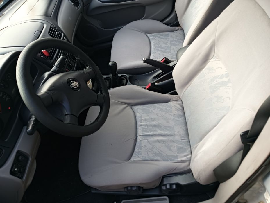 Nissan almera n16 hashback