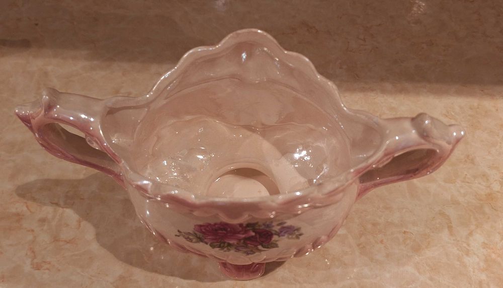 Ваза  или декороция  и малка сосиера