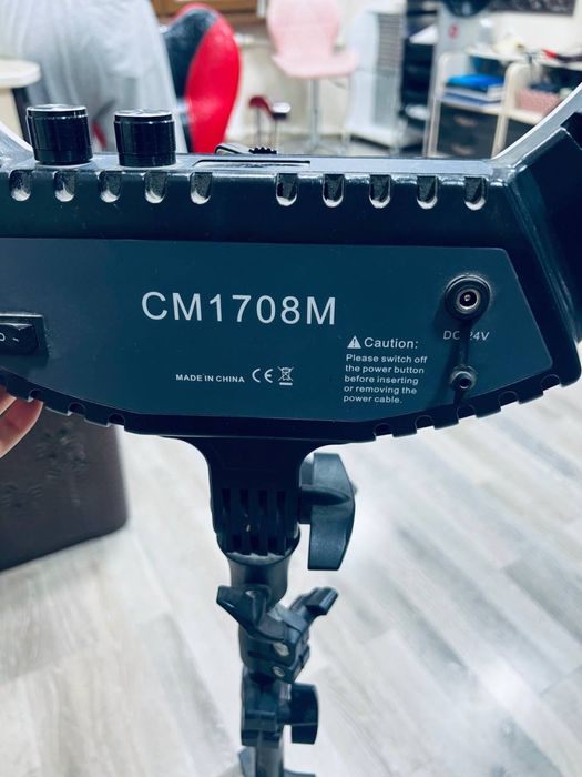 Спочно продаю кольцевая склфи лампа