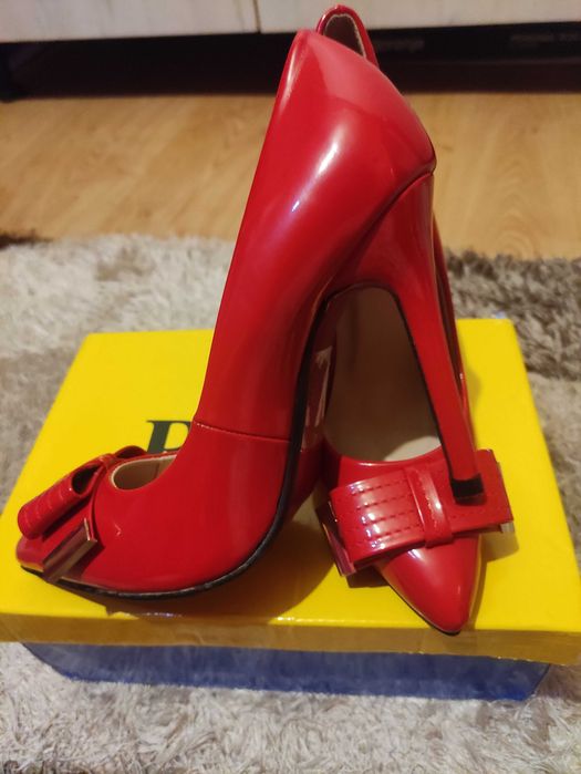 Pantofi de ocazie 35 lei perechea