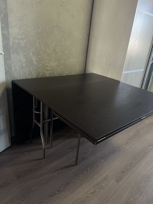 Стол для гостиной