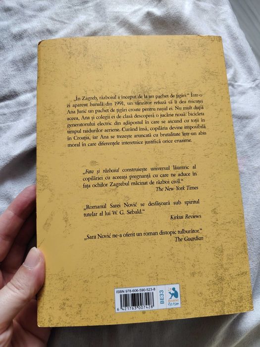 Carte "Fata si războiul"