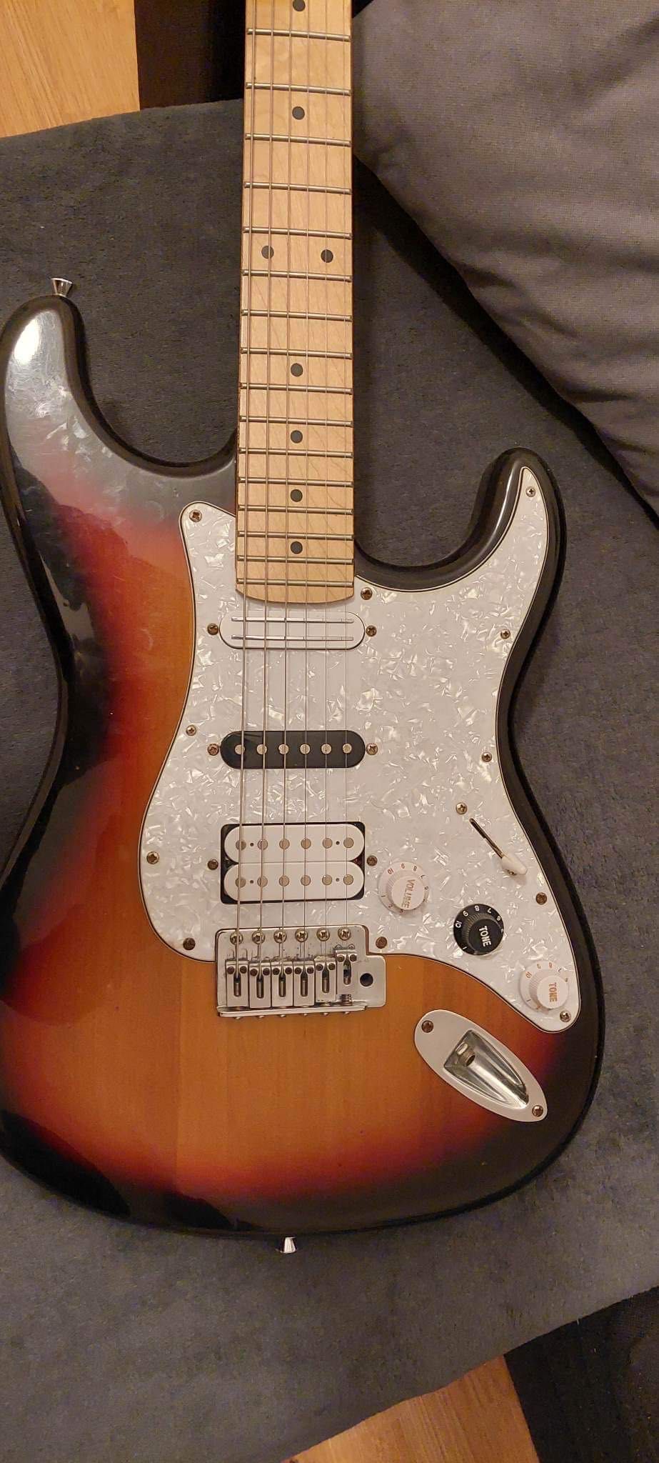 Fender (Johnson)Stratocaster Replica