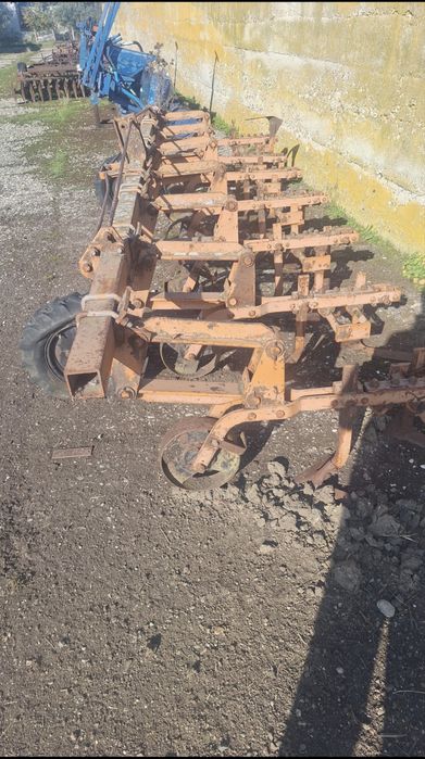 Prasitoare utilaj tractor cu sapte sectii,in stare foarte buna