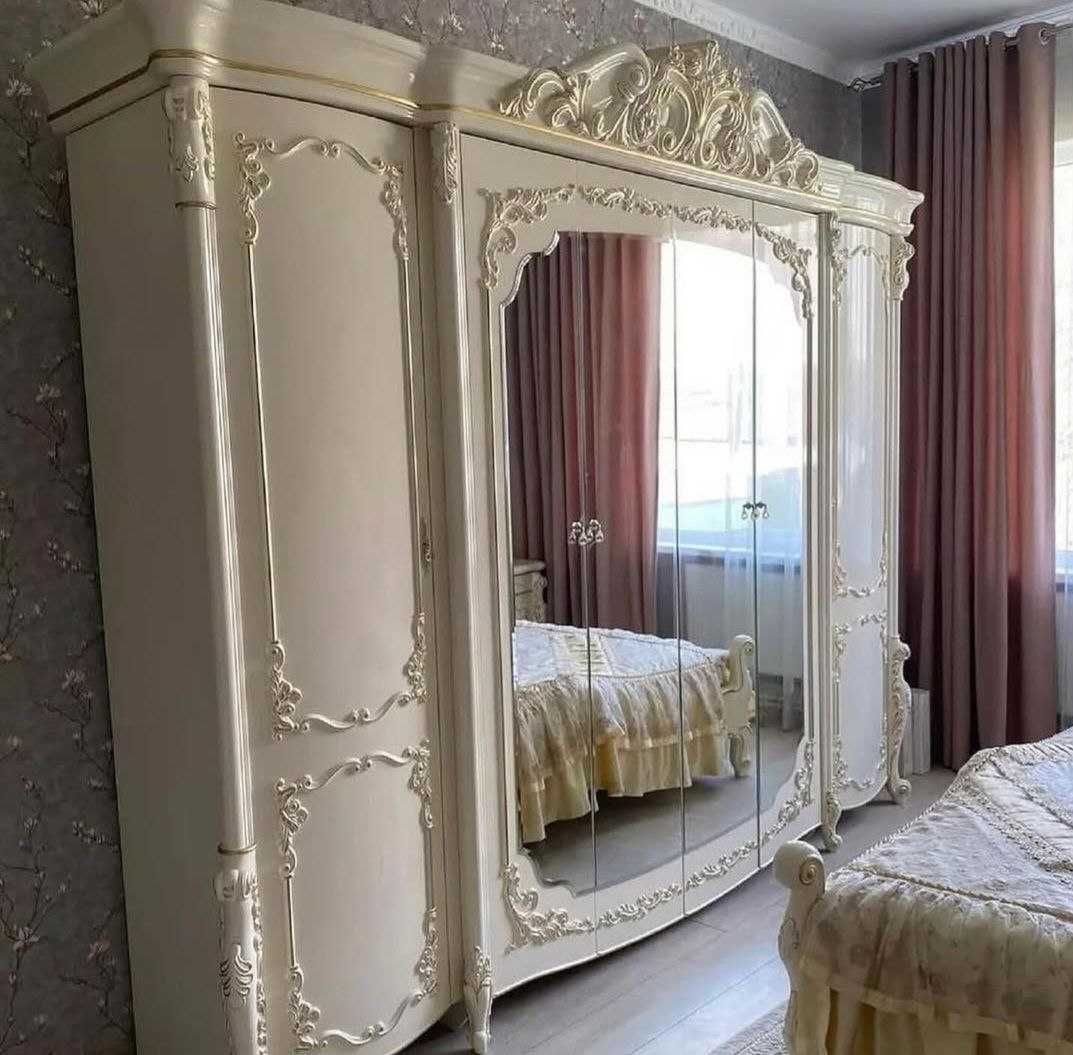Продам спальный гарнитур.