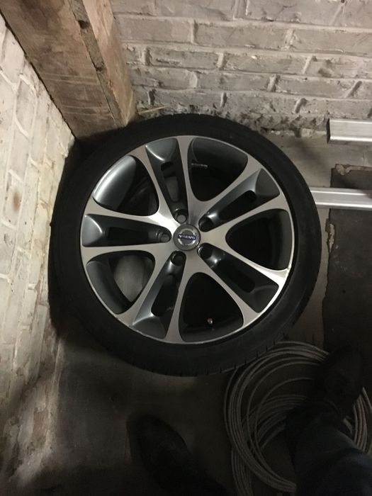 Jante și anvelope Volvo R18 4bucati