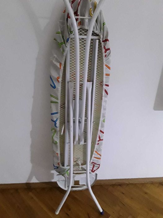 Дъска за гладене метална