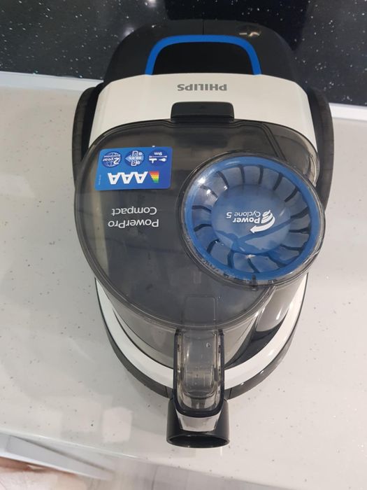 Прахосмукачка Phillips power pro
