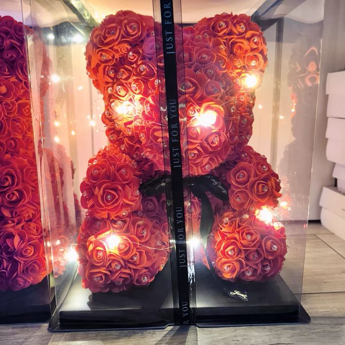 ТОП МЕЧЕТА С РОЗИ 39см. КУТИЯ И ЛЕД ОСВЕТЛЕНИЕ различни цветове опция