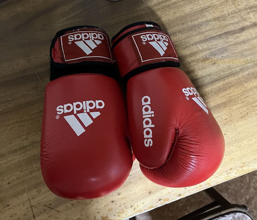 Боксеркие перчатки кожанные