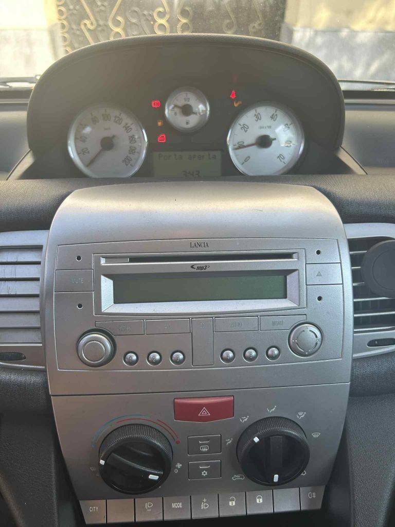 Lancia ypsilon  coupe